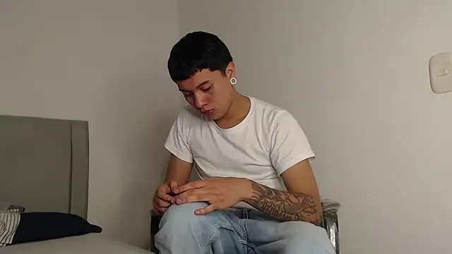 alex-lover online show from April 2026 03:41:01 AM