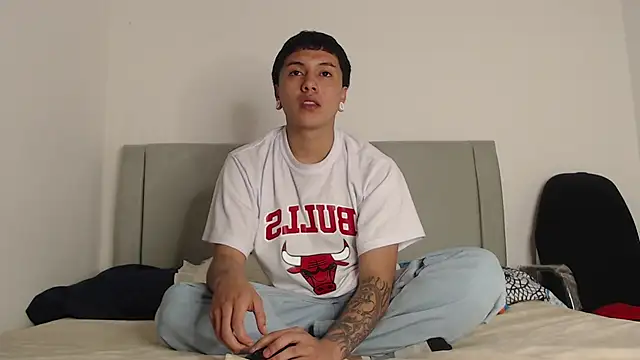 alex-lover online show from February 2026 02:22:01 AM