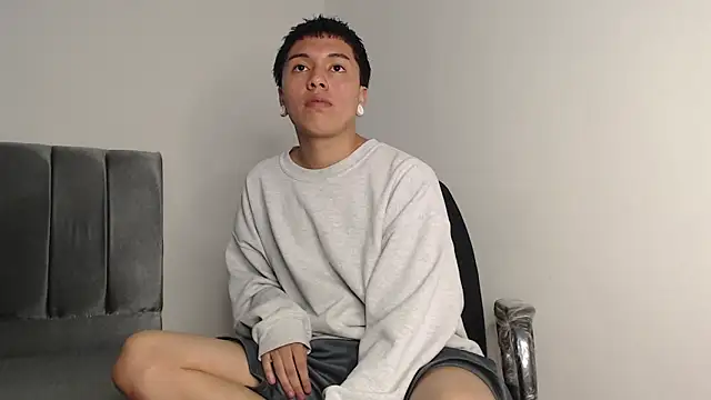 alex-lover online show from December 2025 01:21:02 AM