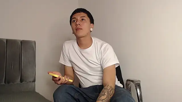 alex-lover online show from September 2025 01:01:02 AM