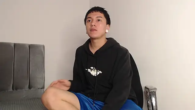alex-lover online show from October 2025 01:22:01 AM