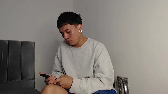 alex-lover online show from November 2025 02:26:02 AM