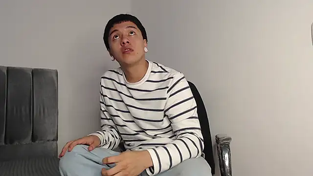 alex-lover online show from November 2025 01:43:02 AM