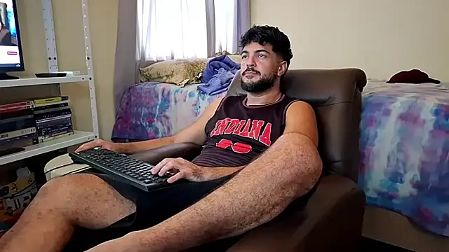 Snapshot of LUH133 chatting on January 2026 04:33:01 PM LUH133 online show from January 2026 04:33:01 PM