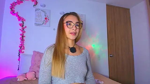 PollyGrey  online show from April 2026 03:35:02 AM