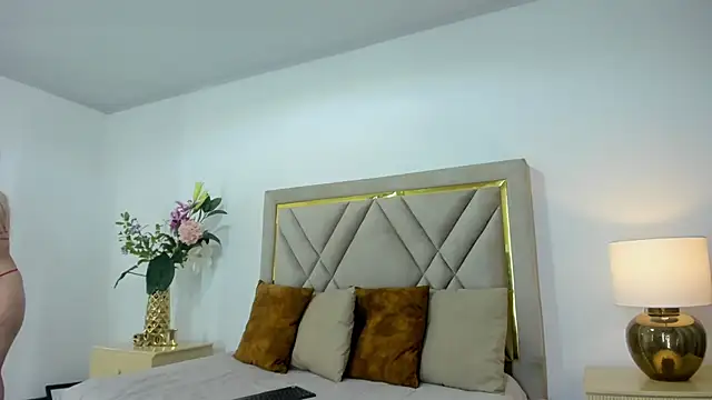 emily queen2 online show from February 2026 07:11:02 PM