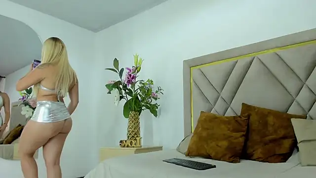 emily queen2 online show from April 2026 06:57:01 PM