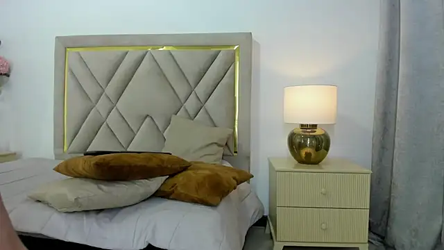 emily queen2 online show from February 2026 06:41:01 PM