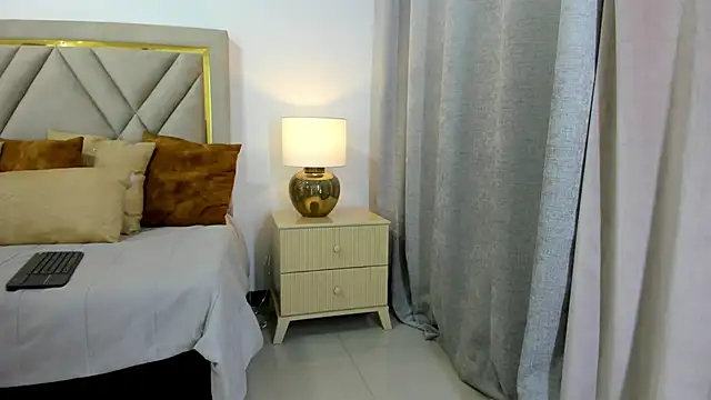 emily queen2 online show from October 2025 07:02:01 PM