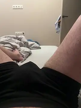 Tomkitomkii online show from April 2026 11:23:02 PM