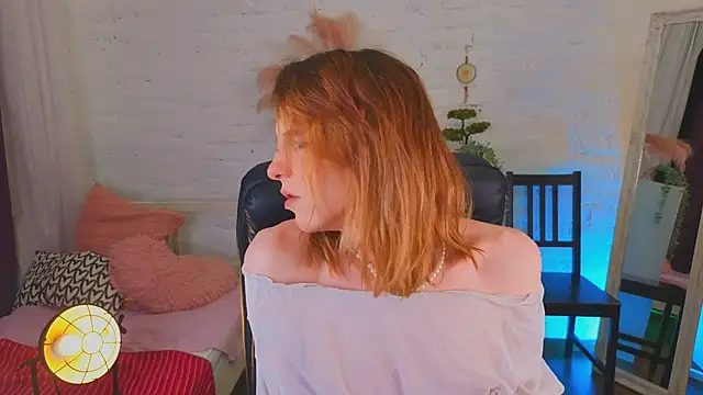 Snapshot of _yourFoxy_ chatting on July 2026 05:52:02 AM yourFoxy online show from July 2026 05:52:02 AM