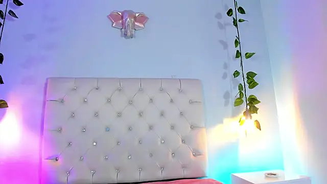 Isabella Flowers online show from November 2025 07:47:01 PM