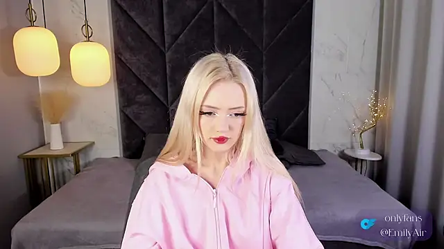 EmilyAir online show from November 2025 04:43:02 PM