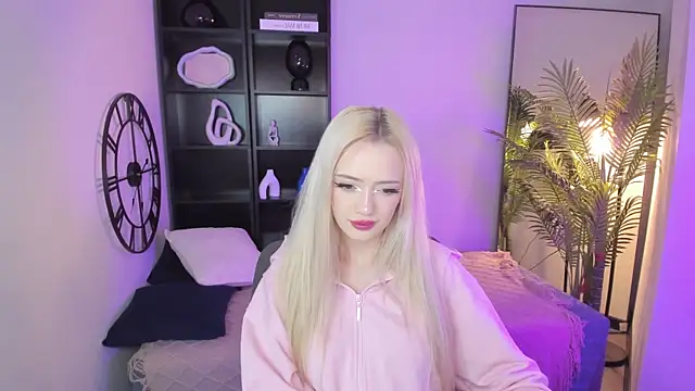 EmilyAir online show from November 2025 04:18:01 PM