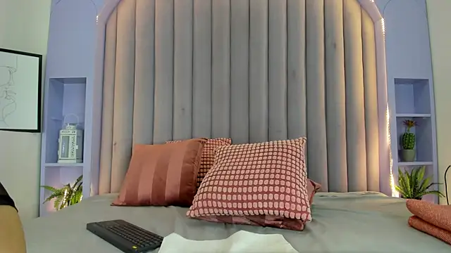 StefanyWilliams  online show from October 2025 02:34:02 AM