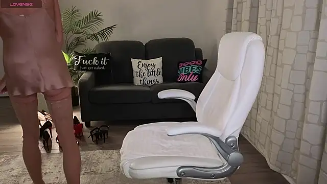 Snapshot of YourMarthaMayer chatting on September 2025 01:28:02 PM YourMarthaMayer online show from September 2025 01:28:02 PM