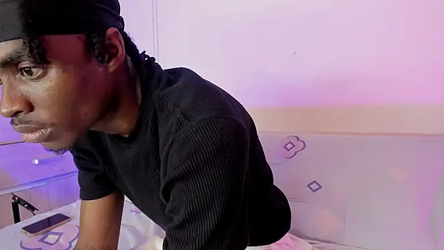 LoveBirds  1 online show from November 2025 10:46:01 PM