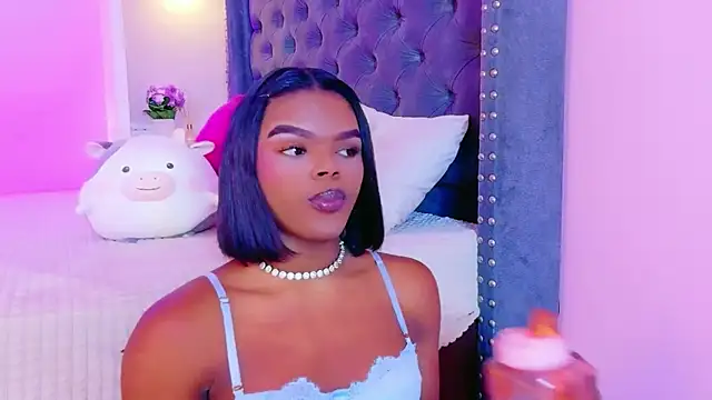 CamiEstrada online show from November 2025 10:43:02 PM