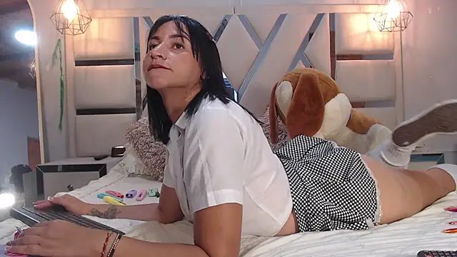 Luna Florez online show from April 2026 04:42:01 AM