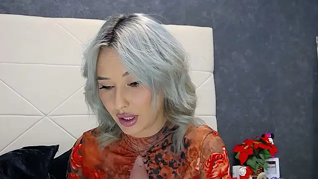 IssaSmith online show from May 2026 07:24:02 AM