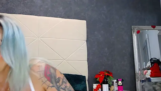 IssaSmith online show from July 2026 06:42:02 AM