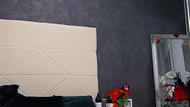 IssaSmith online show from April 2026 07:26:02 AM