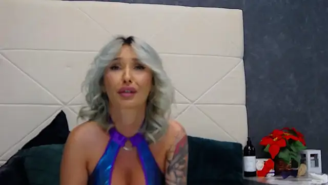 IssaSmith online show from June 2026 12:22:01 PM