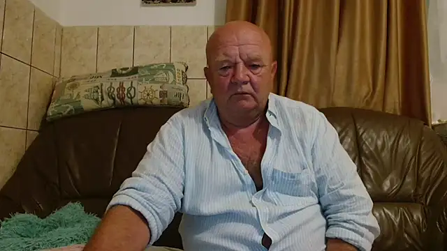 Snapshot of fullballs6 chatting on September 2025 02:21:02 AM fullballs6 online show from September 2025 02:21:02 AM