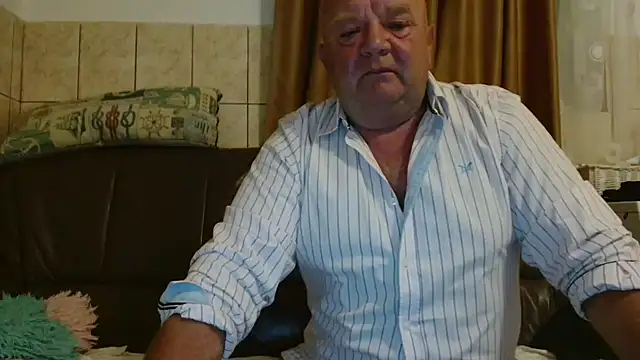 Snapshot of fullballs6 chatting on September 2025 01:27:02 AM fullballs6 online show from September 2025 01:27:02 AM