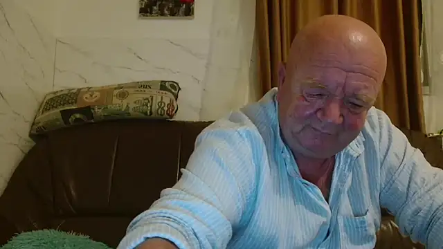 Snapshot of fullballs6 chatting on December 2025 03:07:01 AM fullballs6 online show from December 2025 03:07:01 AM