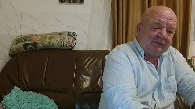 Snapshot of fullballs6 chatting on December 2025 03:07:01 AM fullballs6 online show from December 2025 03:07:01 AM