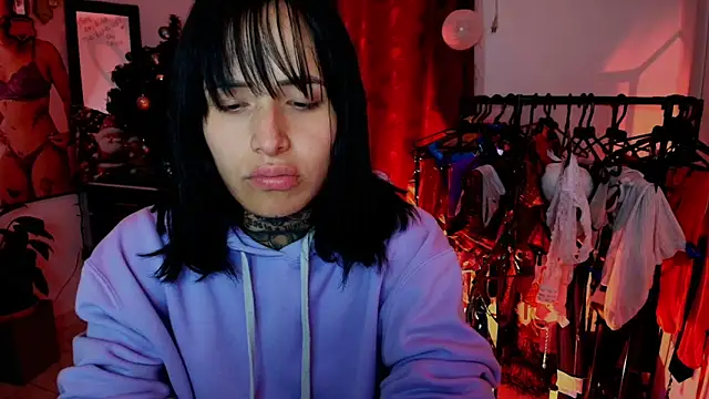 TinnaDawsom online show from December 2025 02:05:01 AM