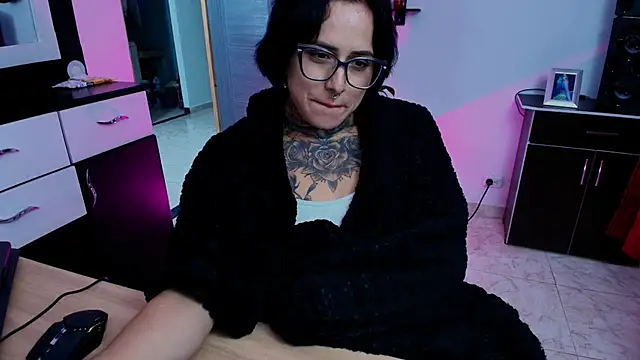 TinnaDawsom online show from January 2025 05:26:02 AM