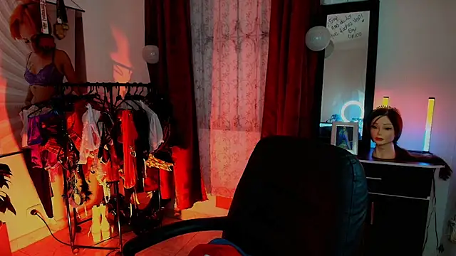 TinnaDawsom online show from November 2025 12:11:02 AM