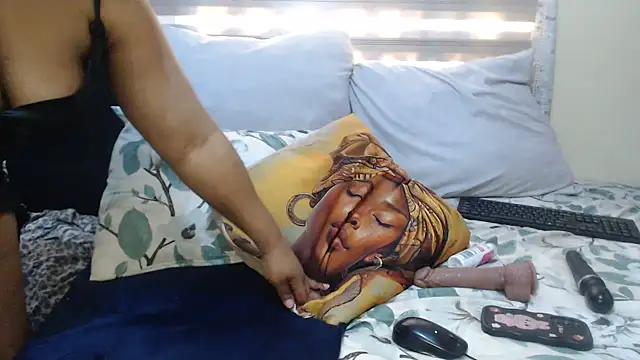 Snapshot of Foxybrownxx1 chatting on June 2026 03:10:02 PM Foxybrownxx1 online show from June 2026 03:10:02 PM