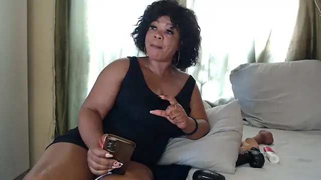 Foxybrownxx1 online show from January 2026 07:01:01 AM