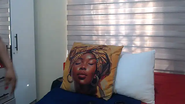 Foxybrownxx1 online show from April 2026 06:10:01 AM