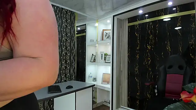 Snapshot of MirandaRossi chatting on September 2025 02:43:02 AM MirandaRossi online show from September 2025 02:43:02 AM