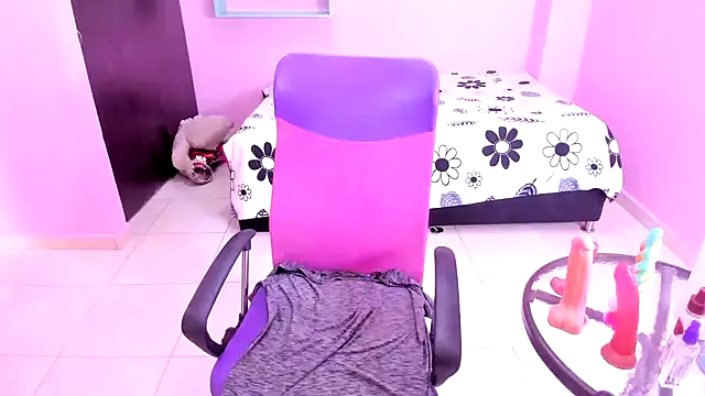 Snapshot of mommy_whore_slut chatting on October 2025 12:28:01 PM mommy whore slut online show from October 2025 12:28:01 PM