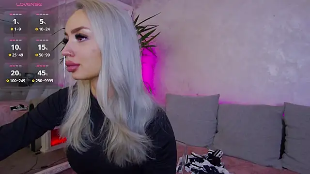 Snapshot of BambiAndAyline chatting on January 2025 04:07:01 AM BambiAndAyline online show from January 2025 04:07:01 AM