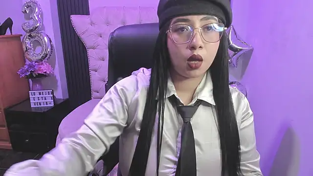 Snapshot of Sexy_cristall_ chatting on May 2026 10:13:02 PM Sexy cristall online show from May 2026 10:13:02 PM