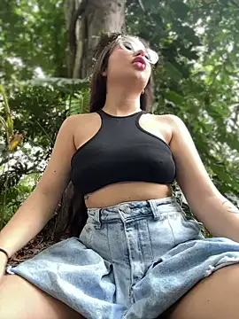 Snapshot of LylaLee111 chatting on February 2025 05:26:02 PM LylaLee111 online show from February 2025 05:26:02 PM
