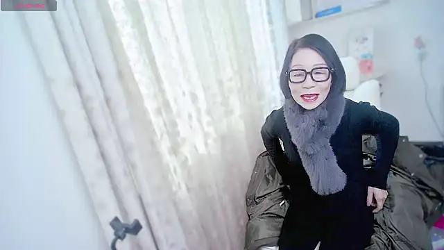 Snapshot of MaMa_1960 chatting on January 2025 01:44:01 AM MaMa 1960 online show from January 2025 01:44:01 AM