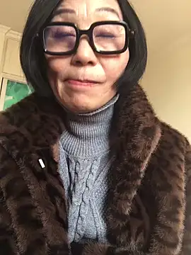 Snapshot of MaMa_1960 chatting on December 2024 06:16:02 AM MaMa 1960 online show from December 2024 06:16:02 AM