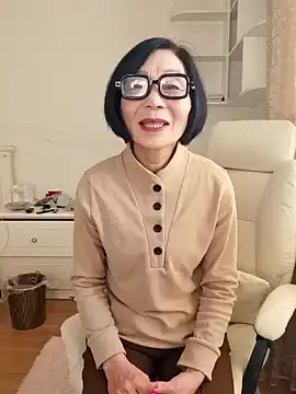 Snapshot of MaMa_1960 chatting on January 2025 01:48:02 AM MaMa 1960 online show from January 2025 01:48:02 AM