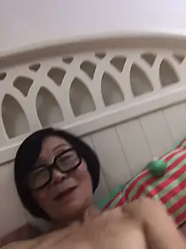 Snapshot of MaMa_1960 chatting on December 2024 07:48:02 PM MaMa 1960 online show from December 2024 07:48:02 PM