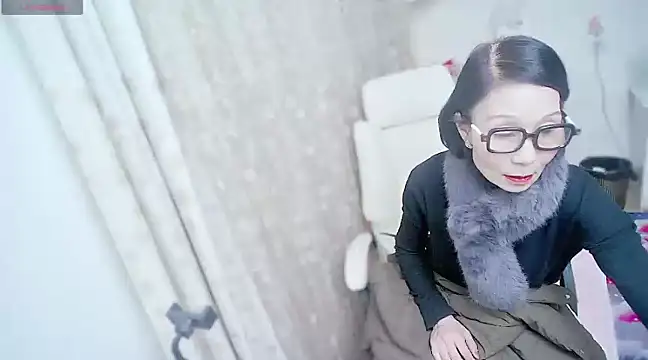 Snapshot of MaMa_1960 chatting on January 2025 04:13:02 PM MaMa 1960 online show from January 2025 04:13:02 PM