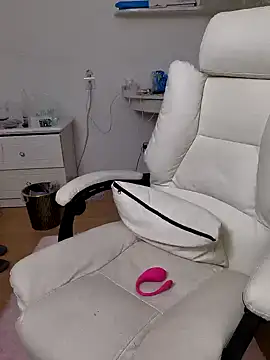 Snapshot of MaMa_1960 chatting on January 2025 04:48:01 PM MaMa 1960 online show from January 2025 04:48:01 PM