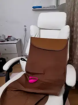 Snapshot of MaMa_1960 chatting on January 2025 04:35:01 PM MaMa 1960 online show from January 2025 04:35:01 PM