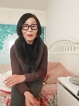 Snapshot of MaMa_1960 chatting on January 2025 02:07:02 AM MaMa 1960 online show from January 2025 02:07:02 AM